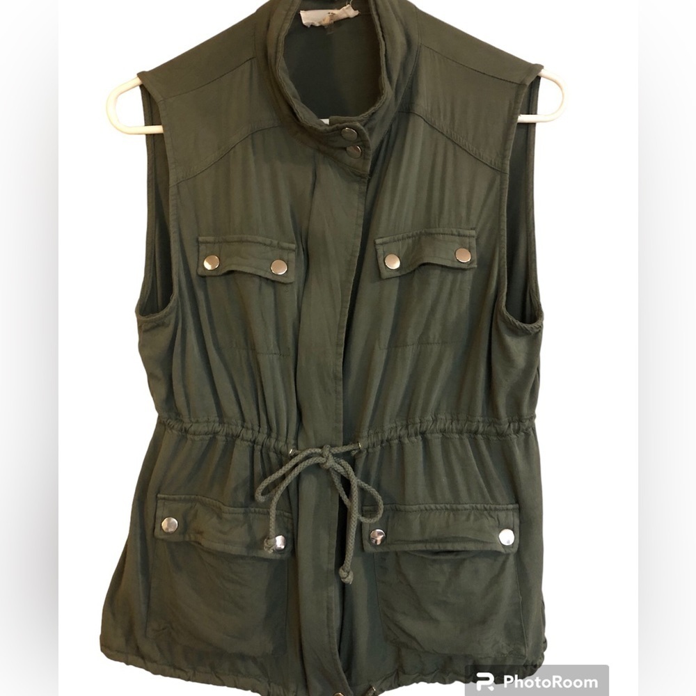 Army Green Olive Utility Vest by entro - Picture 6 of 9